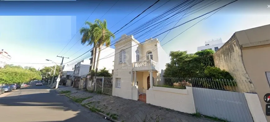 Foto 1 de Casa com 2 Quartos à venda, 99m² em Rio Branco, Porto Alegre