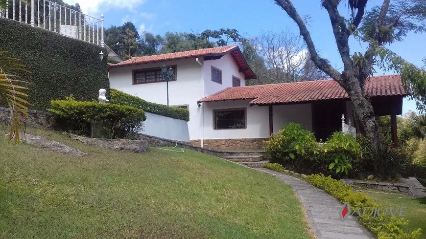 Foto 1 de Casa com 4 Quartos à venda, 266m² em Samambaia, Petrópolis
