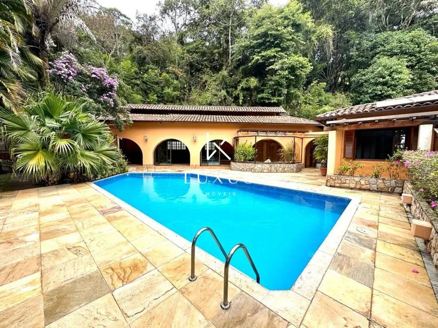 Foto 1 de Casa com 4 Quartos para venda ou aluguel, 800m² em Vila del Rey, Nova Lima