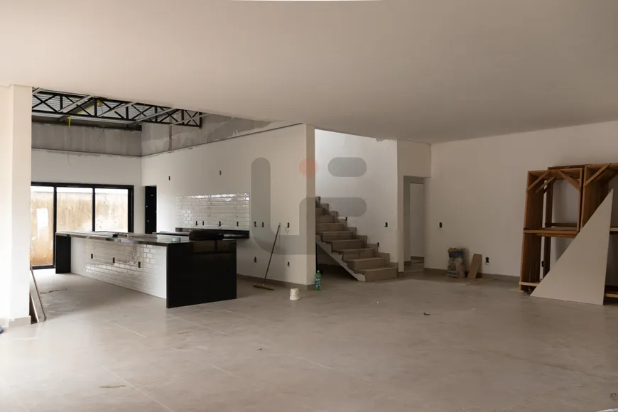 Foto 1 de Casa de Condomínio com 4 Quartos à venda, 450m² em Chácara Letônia, Americana