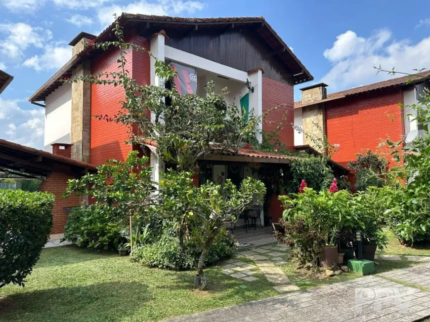 Foto 1 de Casa de Condomínio com 3 Quartos à venda, 200m² em Alto, Teresópolis