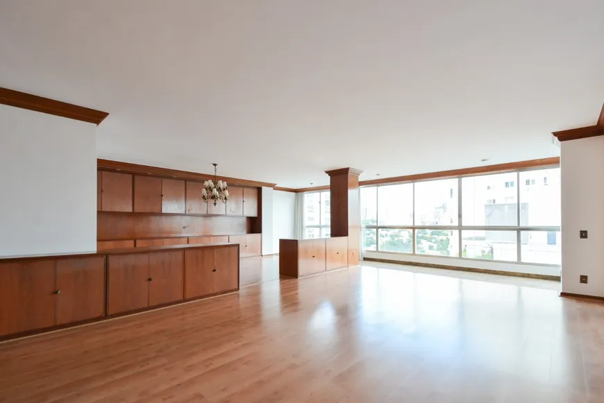 Foto 1 de Apartamento com 3 Quartos à venda, 277m² em Higienópolis, São Paulo