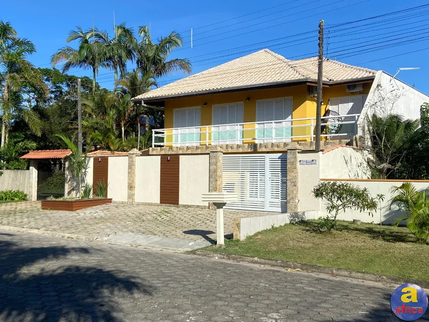 Foto 1 de Sobrado com 6 Quartos à venda, 310m² em Brejatuba, Guaratuba