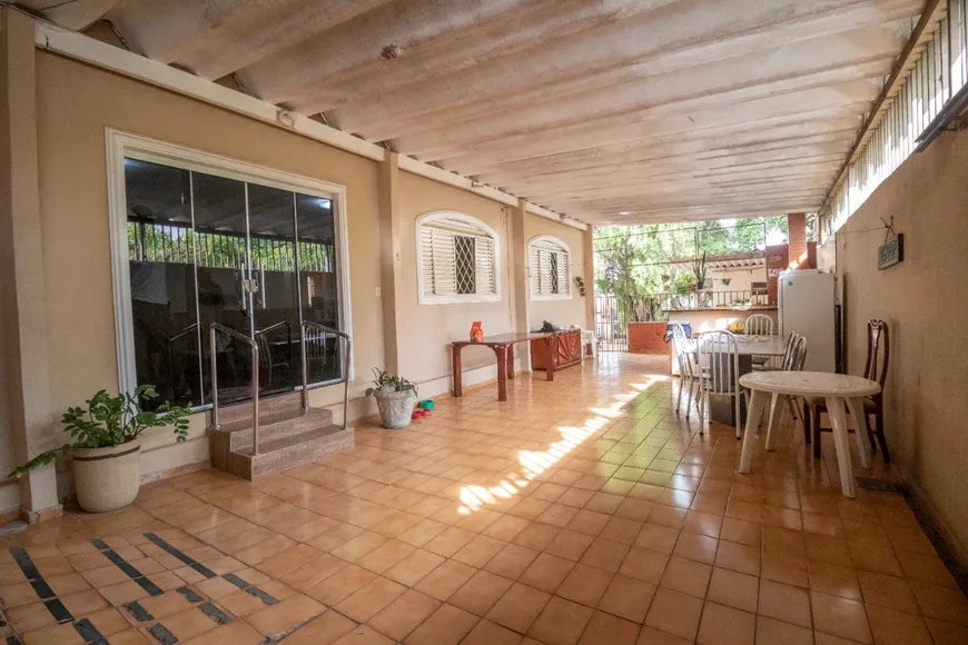 Foto 1 de Casa com 4 Quartos à venda, 221m² em Jardim América, Goiânia