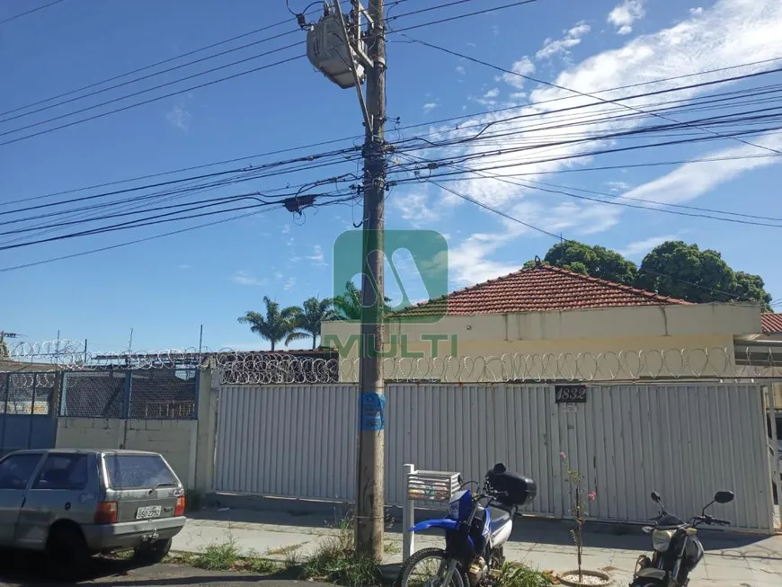 Foto 1 de Casa com 3 Quartos para alugar, 200m² em Martins, Uberlândia