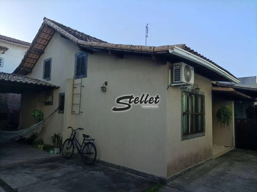 Foto 1 de Casa com 2 Quartos à venda, 62m² em Jardim Marileia, Rio das Ostras