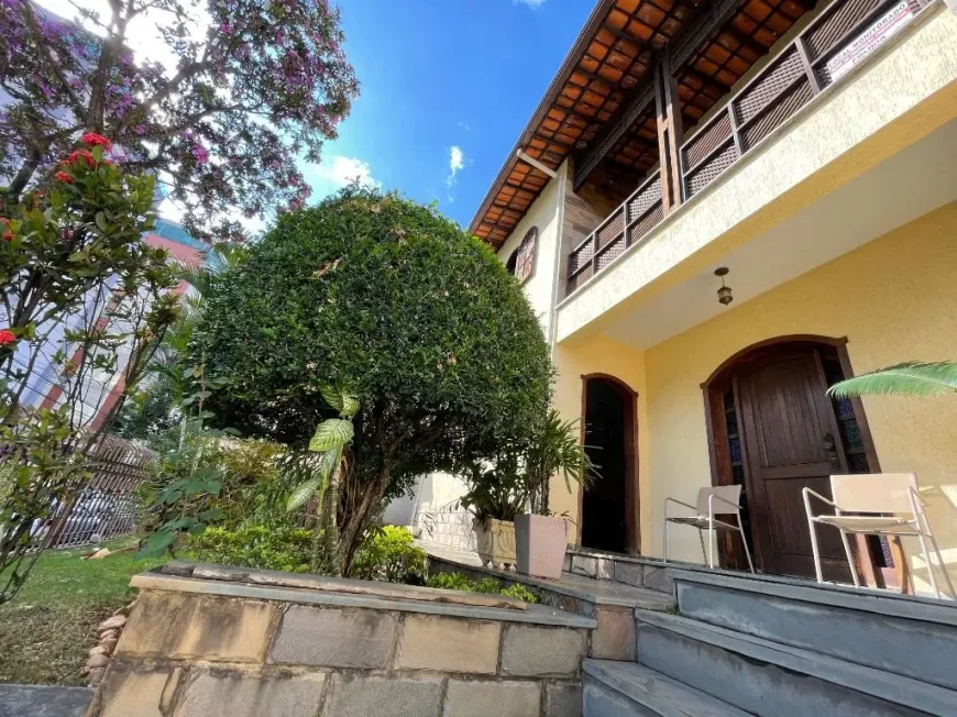 Foto 1 de Casa com 5 Quartos à venda, 314m² em Caiçaras, Belo Horizonte