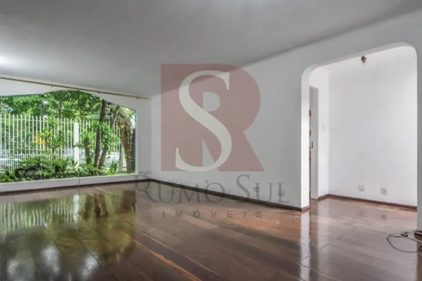 Foto 1 de Casa com 3 Quartos para alugar, 351m² em Campo Grande, São Paulo