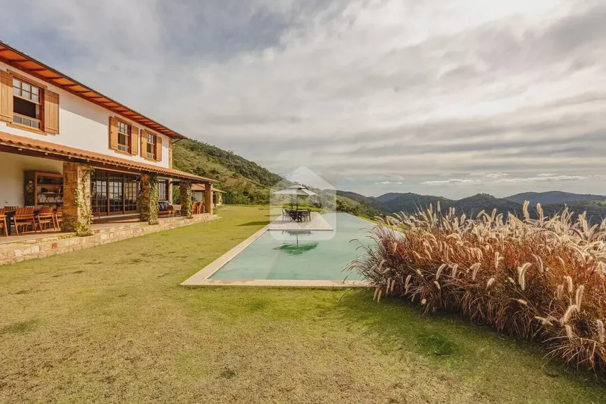 Foto 1 de Casa com 7 Quartos à venda, 1000m² em Vale das Videiras, Petrópolis