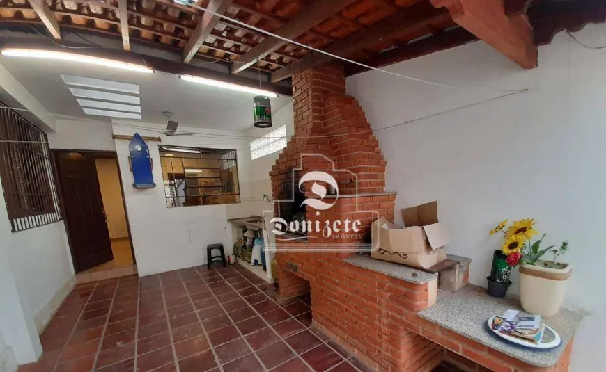 Foto 1 de Sobrado com 3 Quartos à venda, 200m² em Vila Apiai, Santo André