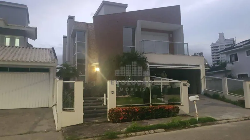 Foto 1 de Casa com 4 Quartos à venda, 270m² em Cidade Universitaria Pedra Branca, Palhoça