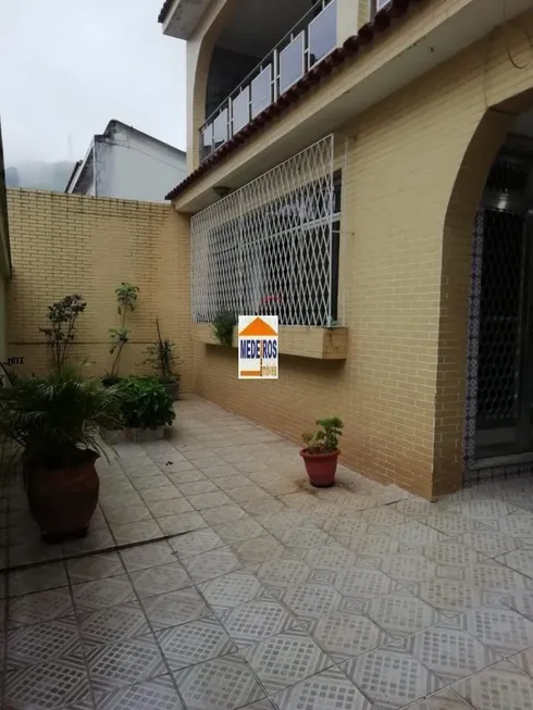 Foto 1 de Casa com 4 Quartos à venda, 240m² em Madureira, Rio de Janeiro