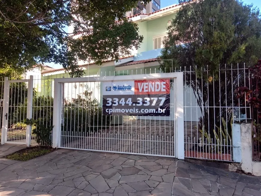 Foto 1 de Sobrado com 3 Quartos à venda, 194m² em Jardim Planalto, Porto Alegre