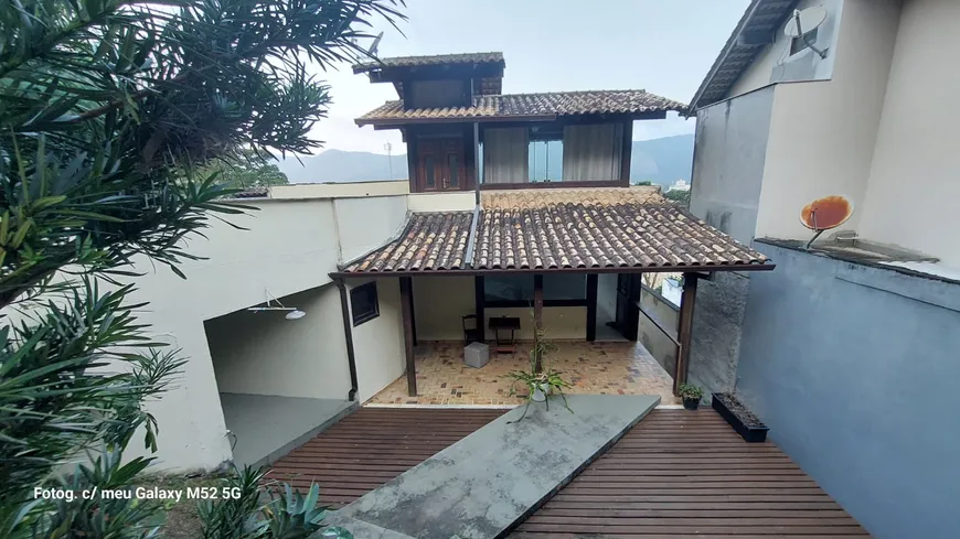 Foto 1 de Casa de Condomínio com 4 Quartos para alugar, 446m² em Maravista Itaipu, Niterói