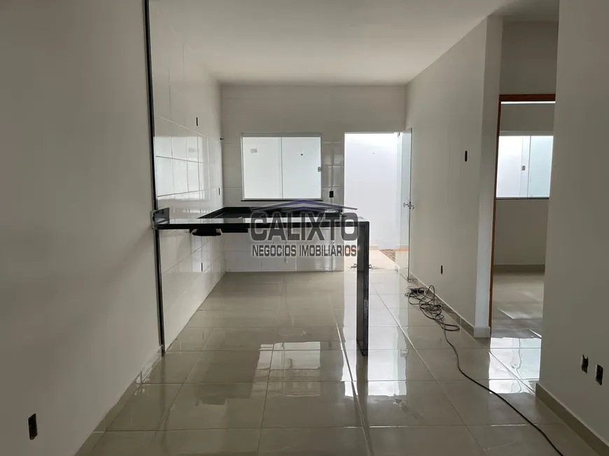 Foto 1 de Casa com 2 Quartos à venda, 70m² em Jardim Sucupira, Uberlândia