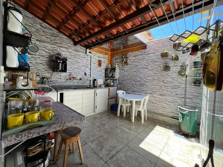 Foto 1 de Casa com 2 Quartos à venda, 80m² em Santa Mônica, Belo Horizonte