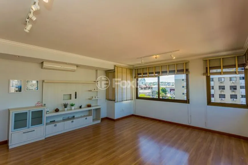 Foto 1 de Apartamento com 3 Quartos à venda, 97m² em Passo da Areia, Porto Alegre