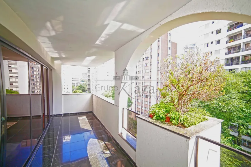 Foto 1 de Apartamento com 3 Quartos à venda, 146m² em Jardim América, São Paulo