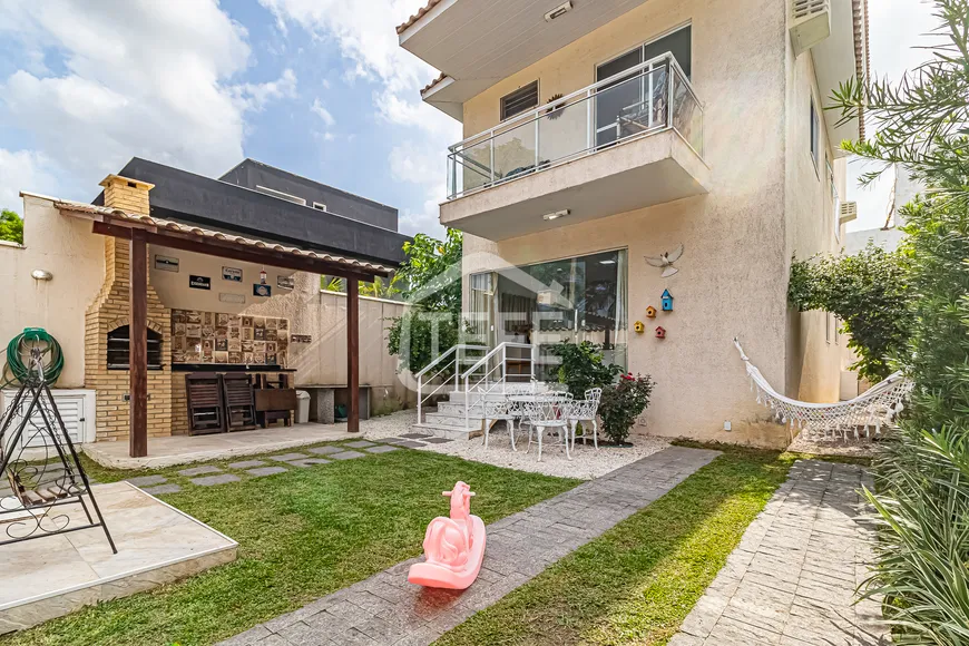 Foto 1 de Casa de Condomínio com 4 Quartos à venda, 212m² em Vargem Grande, Rio de Janeiro