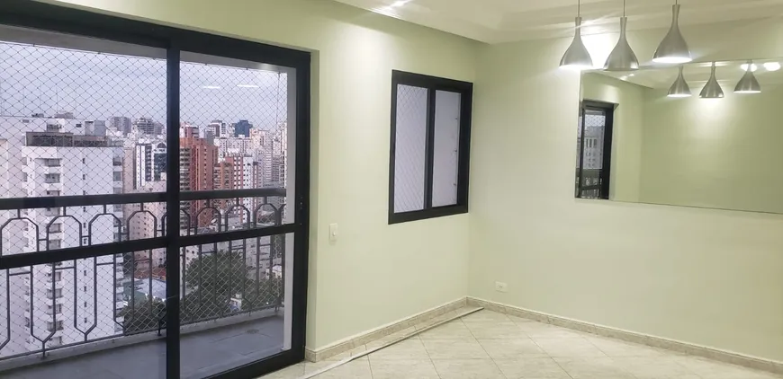 Foto 1 de Apartamento com 3 Quartos para alugar, 100m² em Moema, São Paulo