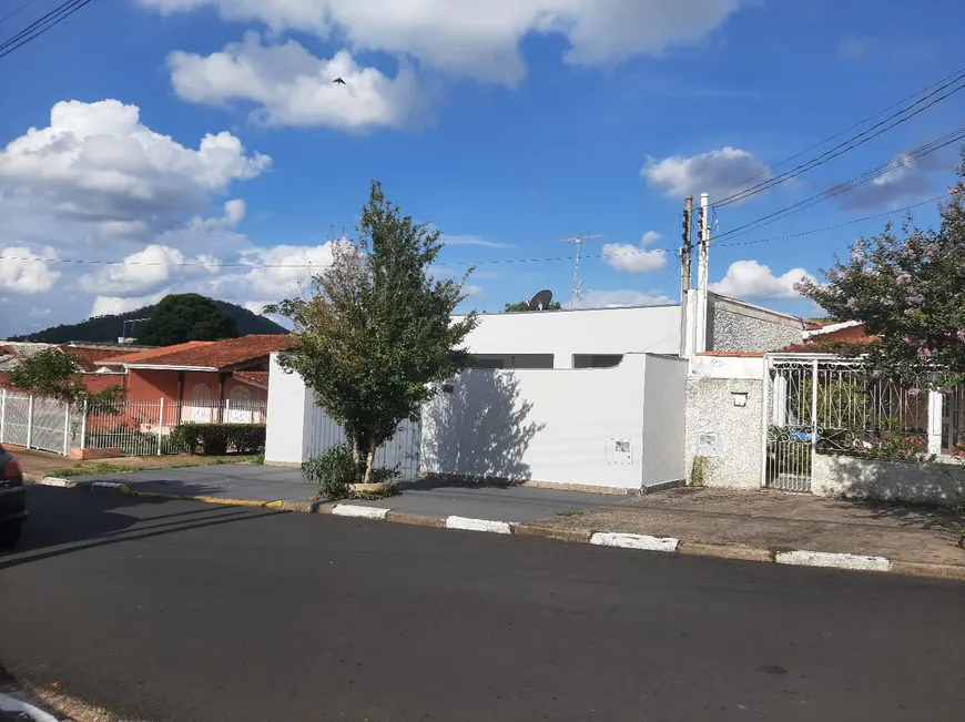 Foto 1 de Casa com 3 Quartos à venda, 100m² em Centro, Serra Negra