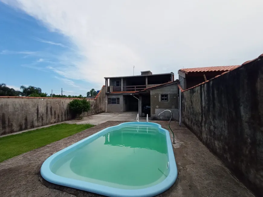 Foto 1 de Sobrado com 3 Quartos à venda, 55m² em Balneário Gaivota, Itanhaém