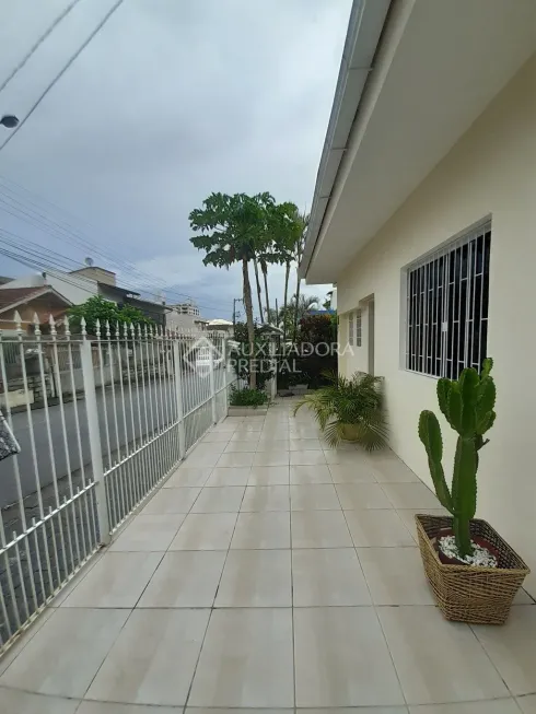 Foto 1 de Casa com 5 Quartos à venda, 190m² em Saco dos Limões, Florianópolis