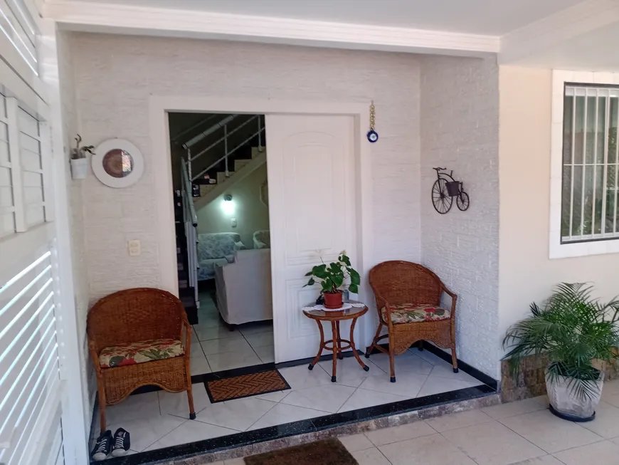 Foto 1 de Casa de Condomínio com 4 Quartos à venda, 100m² em Maria Paula, São Gonçalo
