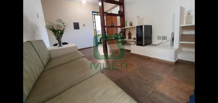 Foto 1 de Casa com 3 Quartos à venda, 350m² em Lidice, Uberlândia
