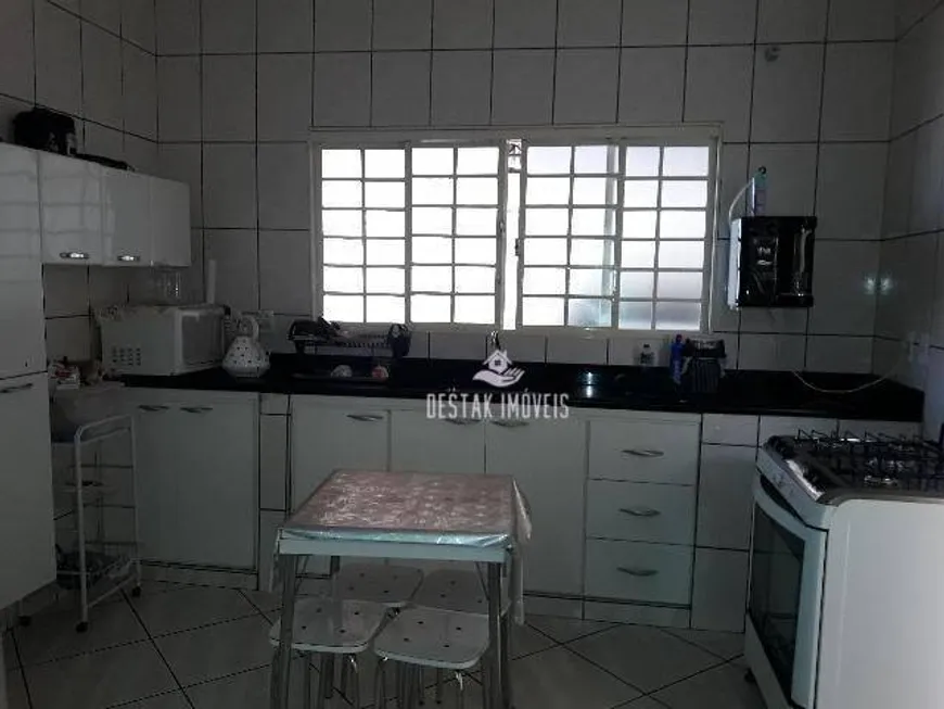 Foto 1 de Casa com 3 Quartos à venda, 187m² em Jardim das Palmeiras, Uberlândia