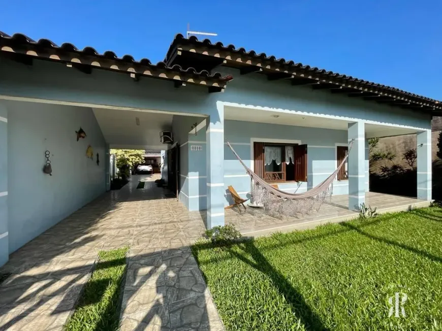 Foto 1 de Casa com 5 Quartos à venda, 227m² em Centro, Tramandaí