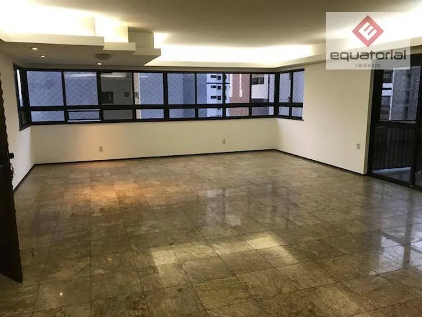 Foto 1 de Apartamento com 3 Quartos à venda, 240m² em Meireles, Fortaleza