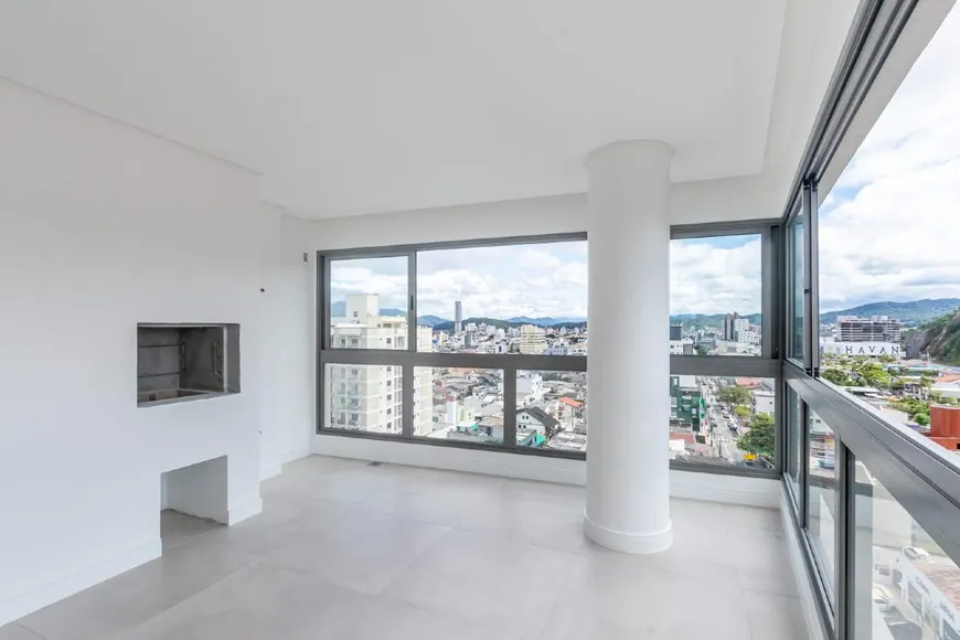 Foto 1 de Apartamento com 4 Quartos à venda, 150m² em Centro, Balneário Camboriú