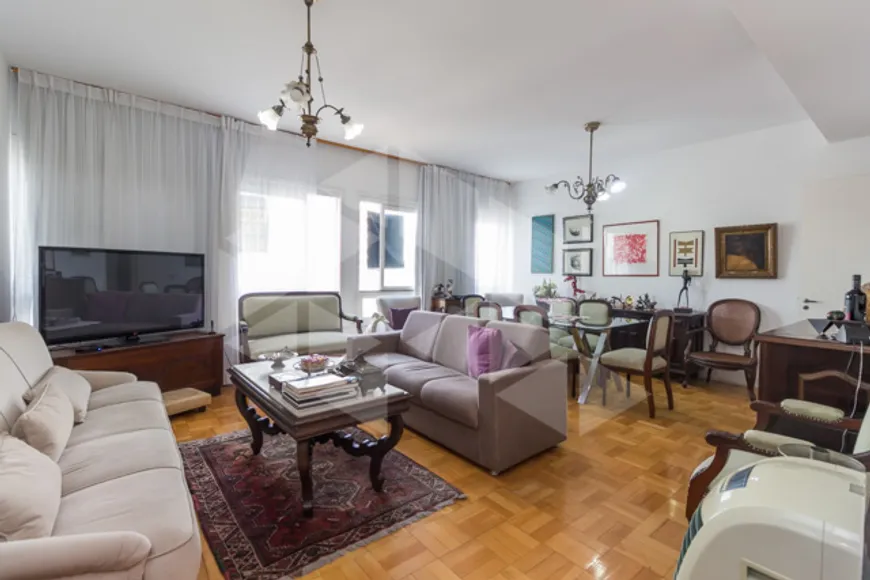 Foto 1 de Apartamento com 3 Quartos para alugar, 134m² em Moinhos de Vento, Porto Alegre