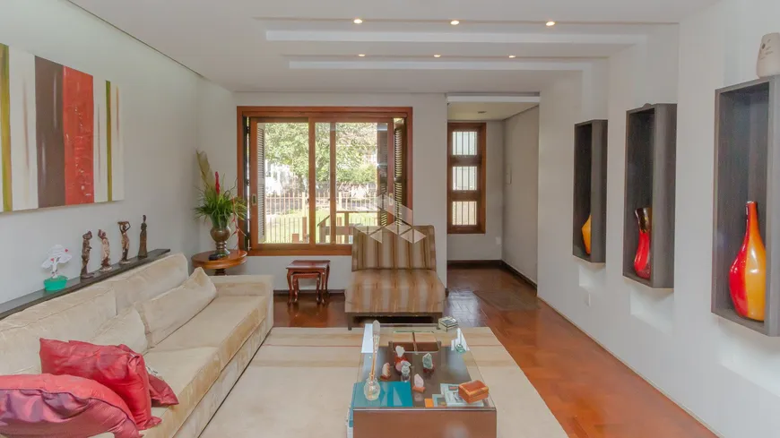 Foto 1 de Casa com 4 Quartos à venda, 256m² em Vila Ipiranga, Porto Alegre