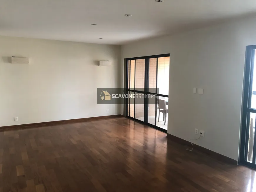 Foto 1 de Apartamento com 3 Quartos para alugar, 160m² em Villaggio Panamby, São Paulo