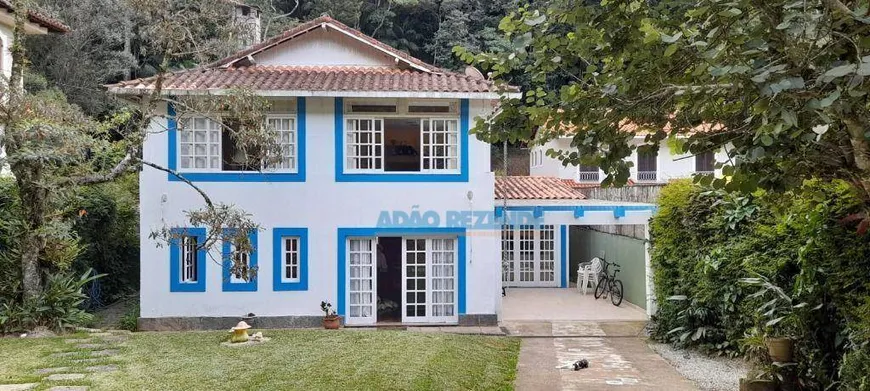 Foto 1 de Casa de Condomínio com 5 Quartos à venda, 320m² em Granja Comary, Teresópolis