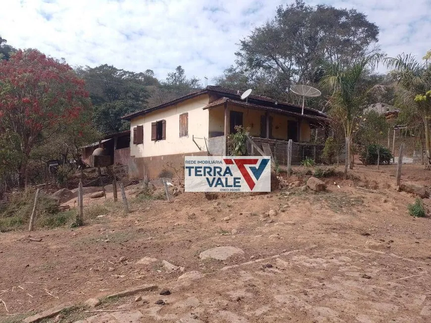 Foto 1 de Fazenda/Sítio com 5 Quartos à venda, 200m² em Zona Rural, São Bento do Sapucaí