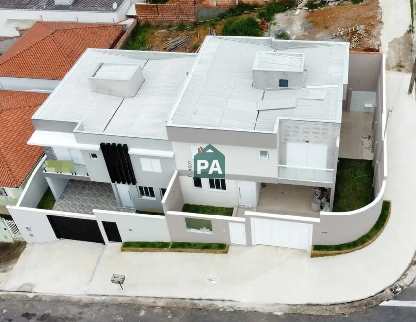 Foto 1 de Casa com 4 Quartos à venda, 215m² em Residencial Morumbi, Poços de Caldas