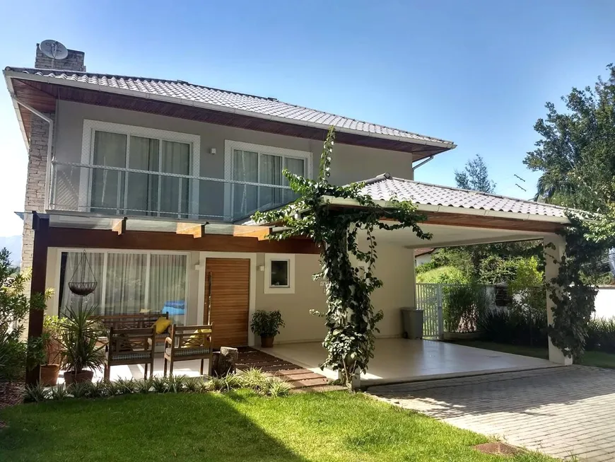 Foto 1 de Casa com 3 Quartos à venda, 230m² em Mosela, Petrópolis
