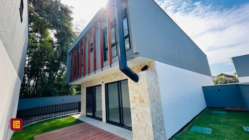 Foto 1 de Casa com 3 Quartos à venda, 146m² em Campeche, Florianópolis