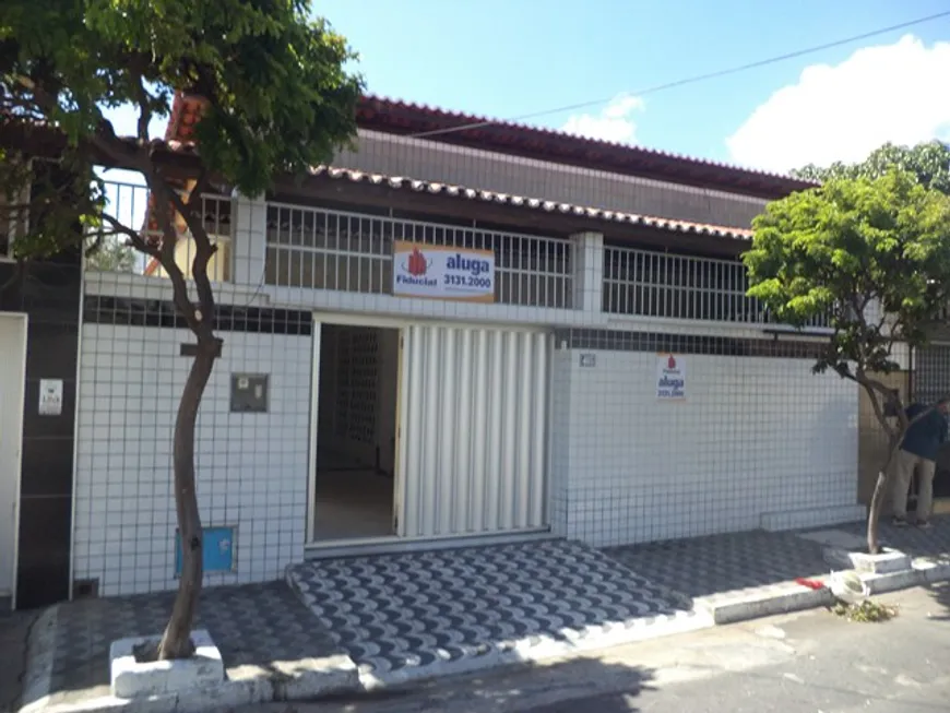 Foto 1 de Casa com 2 Quartos para alugar, 149m² em Parque Araxá, Fortaleza