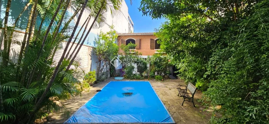 Foto 1 de Casa com 6 Quartos à venda, 400m² em Petrópolis, Porto Alegre