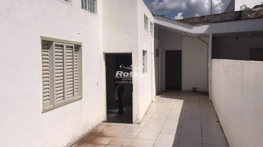 Foto 1 de Casa com 2 Quartos para alugar, 100m² em Martins, Uberlândia