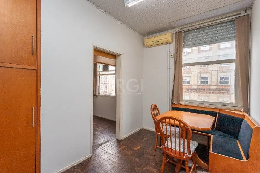 Foto 1 de Apartamento com 1 Quarto à venda, 28m² em Centro, Porto Alegre