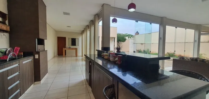 Foto 1 de Casa com 4 Quartos à venda, 230m² em Jardim Caparroz, São José do Rio Preto