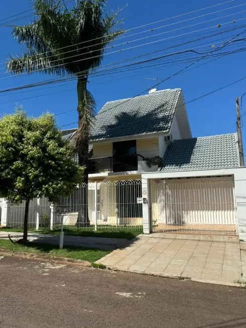 Foto 1 de Sobrado com 3 Quartos para alugar, 300m² em Zona 05, Maringá