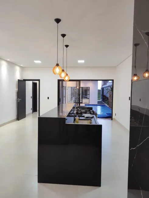 Foto 1 de Casa de Condomínio com 3 Quartos à venda, 214m² em Shopping Park, Uberlândia