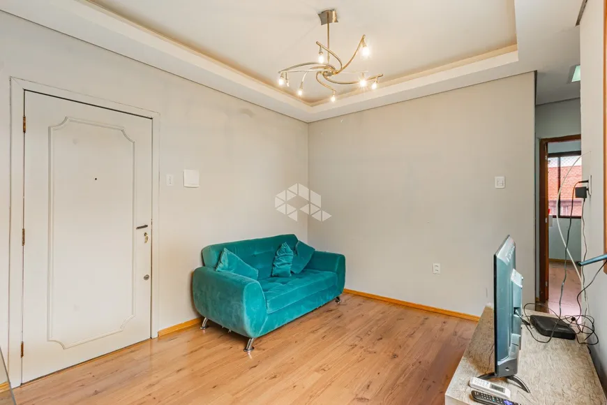 Foto 1 de Apartamento com 2 Quartos à venda, 55m² em Navegantes, Porto Alegre