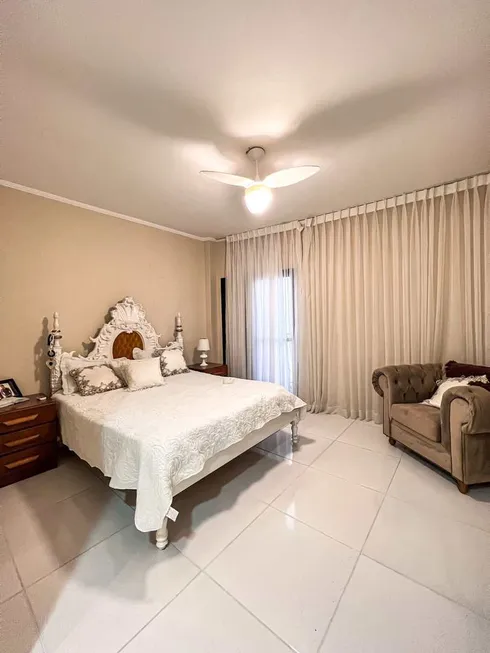 Foto 1 de Apartamento com 4 Quartos à venda, 219m² em Vila Valença, São Vicente